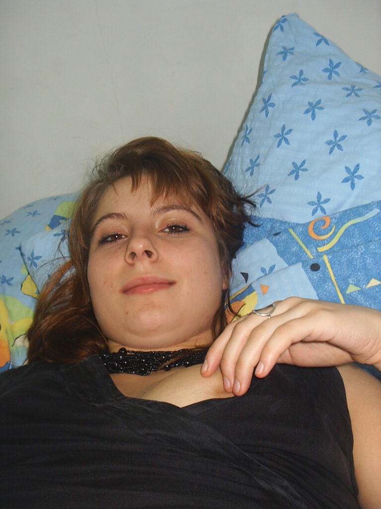 Confidences coquines : le lit maudit de la brocante