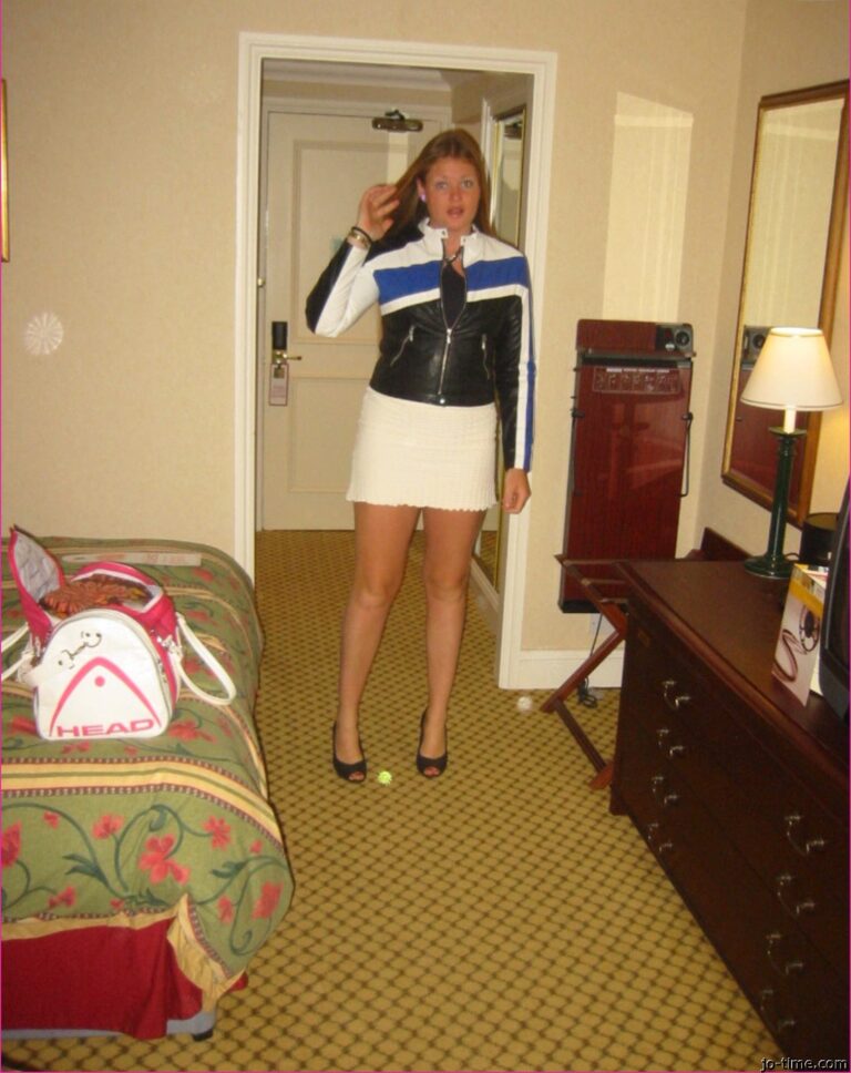 Ma partouze dingue au mobil-home avec Jessica, Yann et les potes