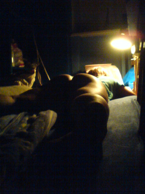 Faut pas croire que j’ai toujours boité comme ça ! Ma nuit anale avec du Castrol