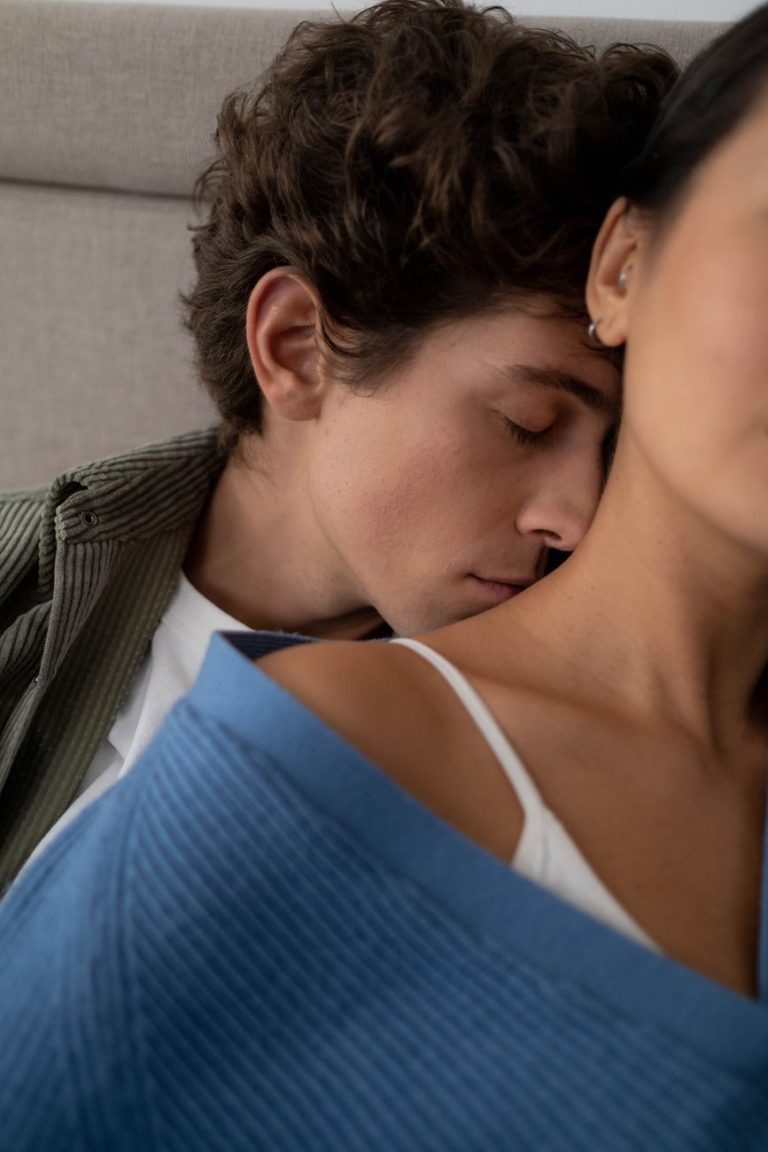 Couple enlacé