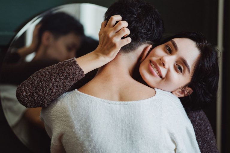 Couple enlacé