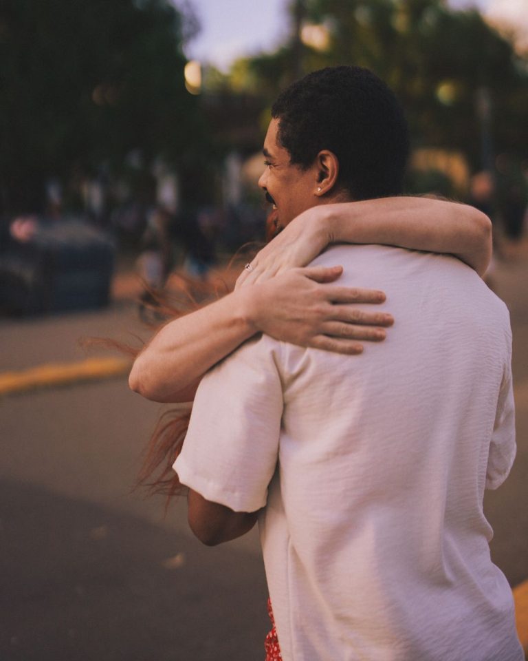Couple enlacé
